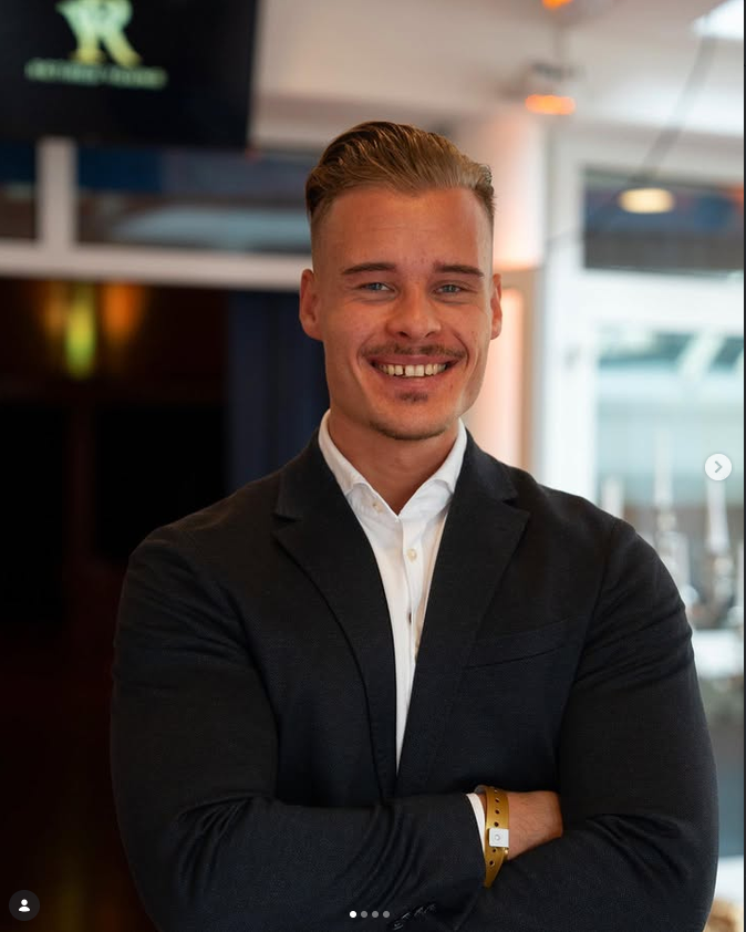 Porträt von Florian Hein im Anzug
